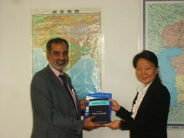 Khalid Rahman, DG IPS presents IPS publications to Ms. Shi Lan.